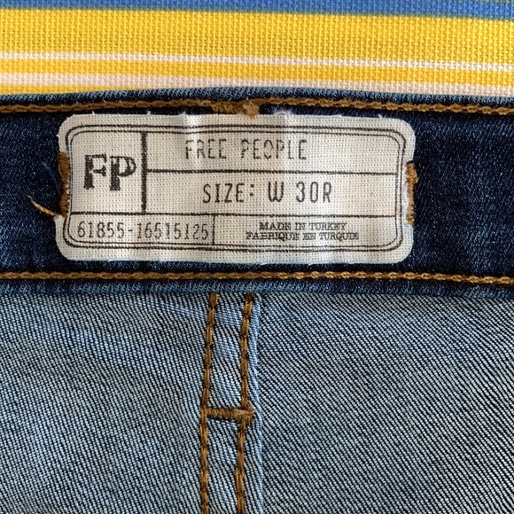 Free People Mid Rise Blowout Knee Distressed Denim Jeans 30R - Picture 10 of 10